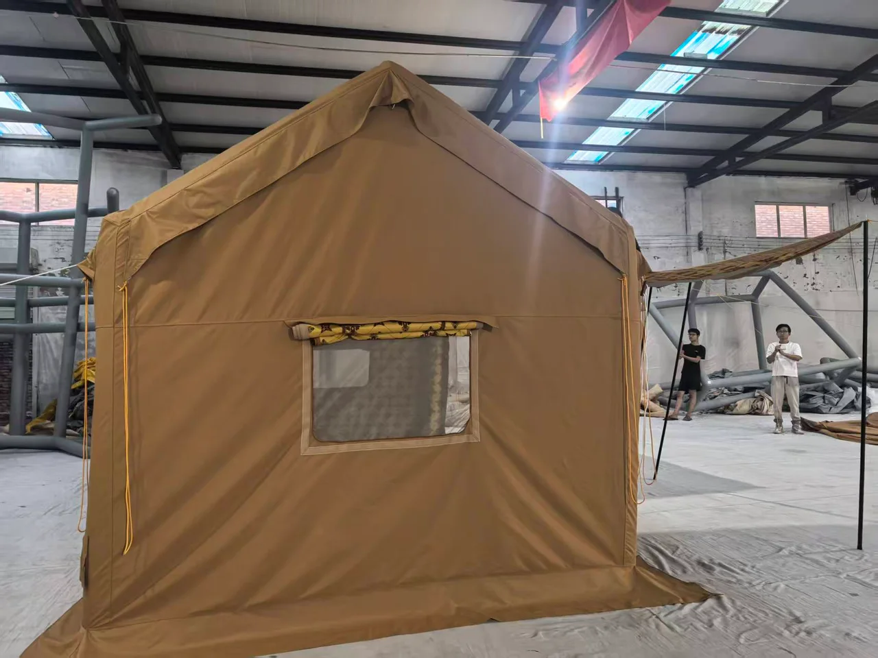 Side wall and opening arrangement on an inflatable Majlis tent