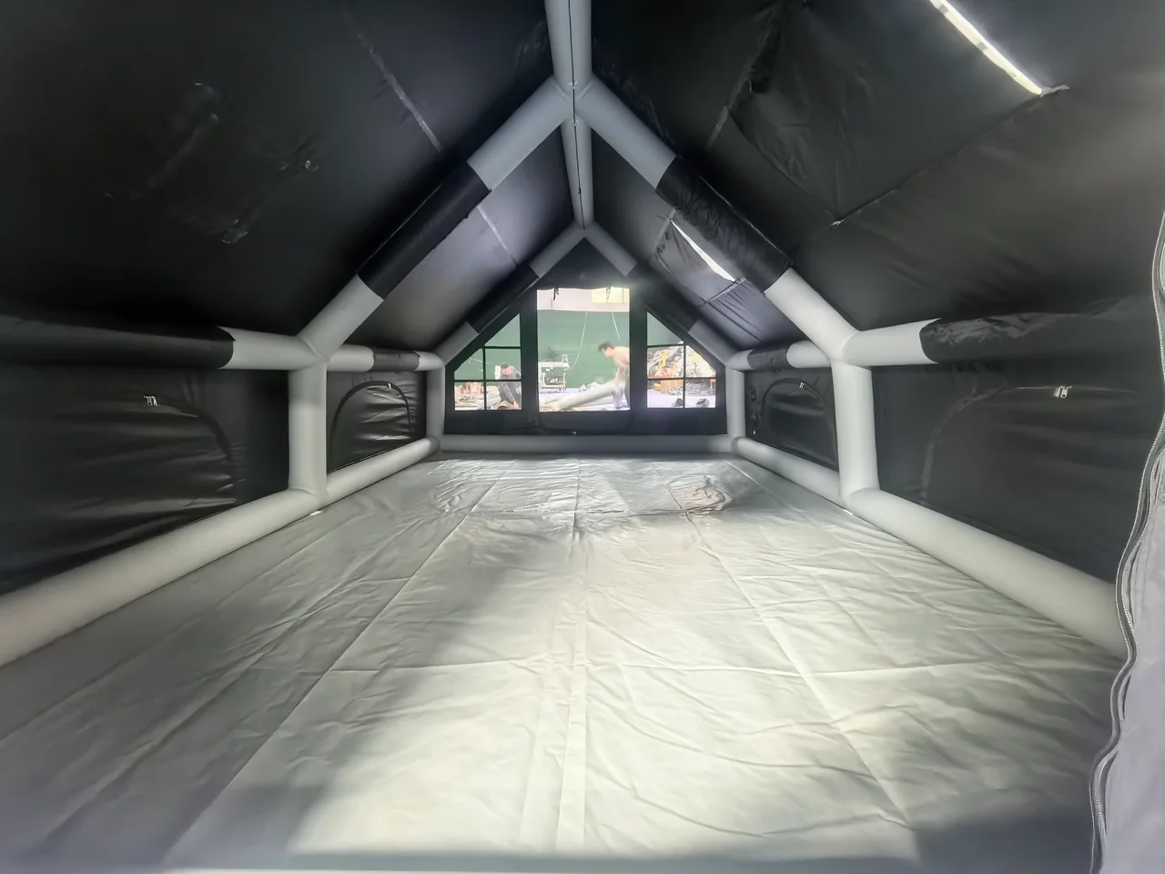 Internal air-beam structure of a twelve square metre inflatable tent